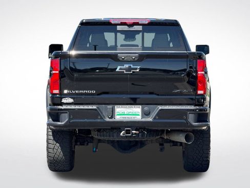 Used 2025 Chevrolet Silverado 2500 ZR2 w/ Technology Package AWD/4WD image 4
