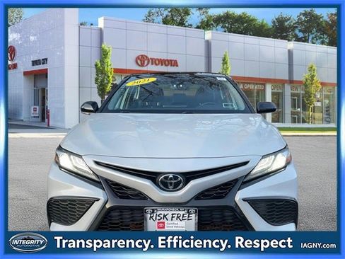 Used 2021 Toyota Camry XSE image 2