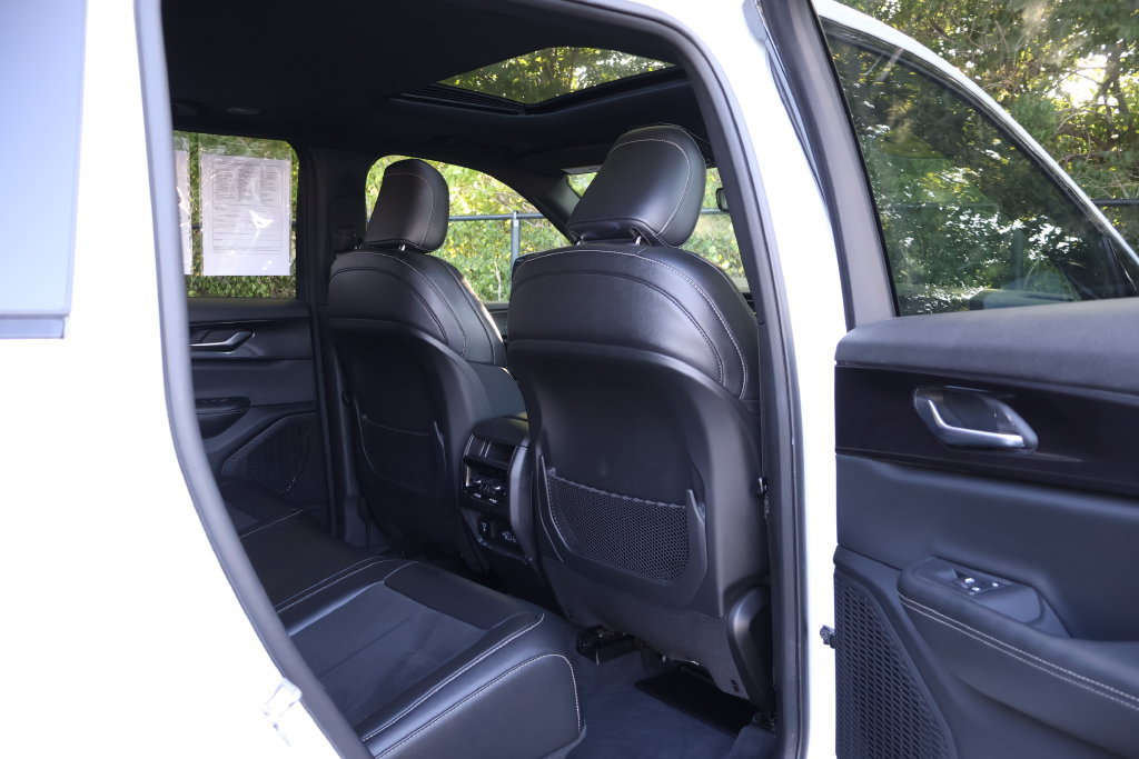 Used 2023 Jeep Grand Cherokee Altitude AWD/4WD image 49