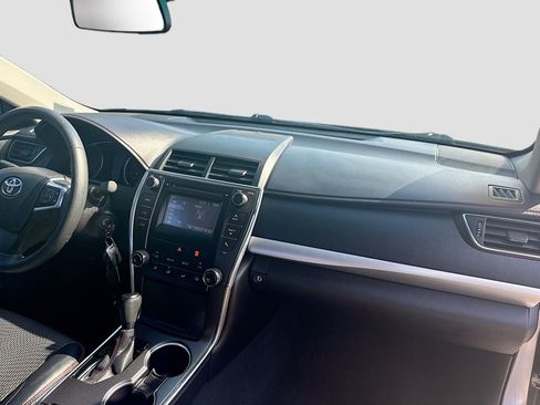 Used 2017 Toyota Camry SE FWD image 31