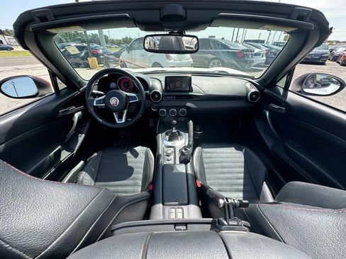 Used 2020 FIAT 124 Spider Abarth w/ Convenience Group RWD image 18