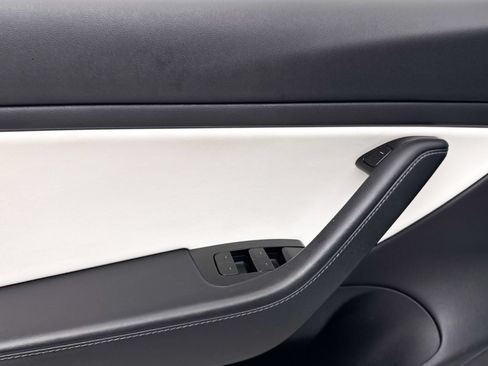 Used 2019 Tesla Model 3 Long Range RWD image 31