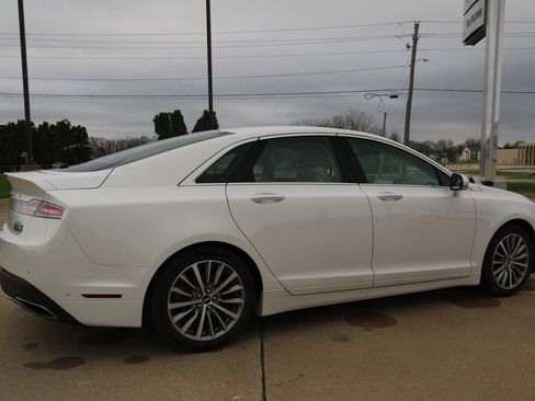 Used 2017 Lincoln MKZ Select w/ Technology Package image 5