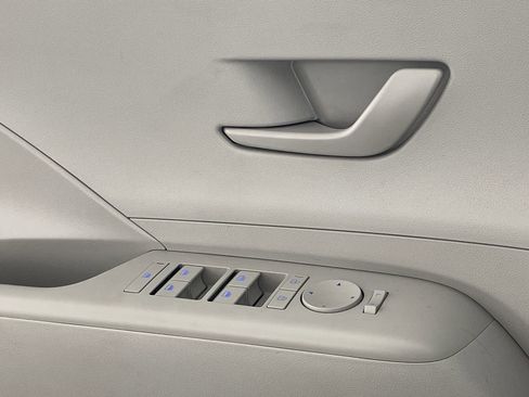 Used 2024 Hyundai Kona SEL image 17