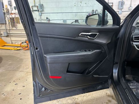 Used 2023 Kia Sportage LX image 18