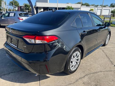 Used 2020 Toyota Corolla LE FWD image 3