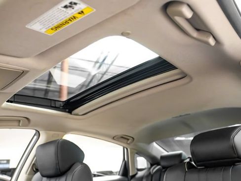 Used 2019 Honda Accord Touring image 5