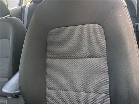 Used 2017 Kia Forte LX image 11