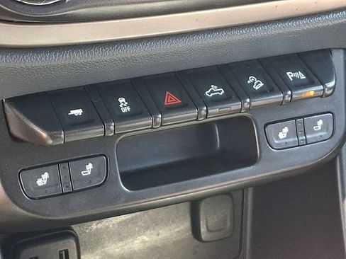 Used 2021 Chevrolet Colorado Z71 AWD/4WD image 16