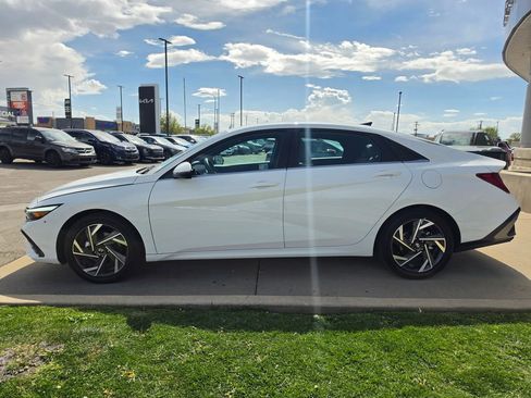Used 2025 Hyundai Elantra Limited FWD image 8