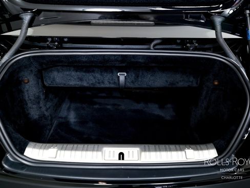 Used 2019 Rolls-Royce Dawn RWD image 21