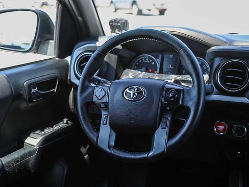 Used 2021 Toyota Tacoma TRD Off-Road w/ Technology Package AWD/4WD image 12