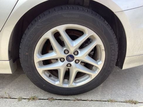 Used 2013 Ford Fusion SE FWD image 5