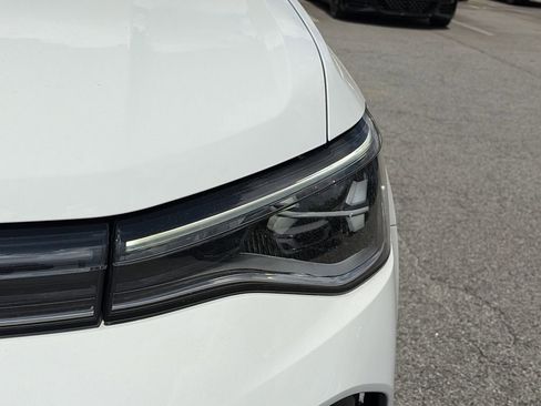 Certified 2025 Volkswagen Taos SE FWD image 30