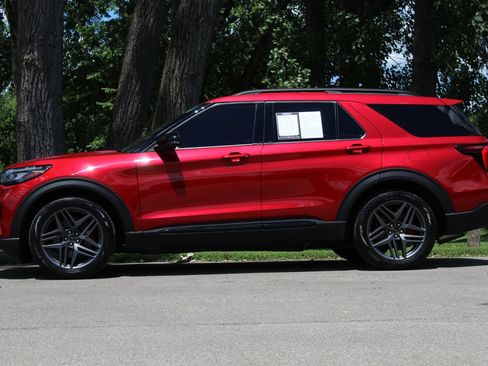 Used 2025 Ford Explorer ST w/ Sun And Sound Package AWD/4WD image 5
