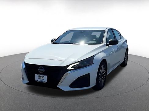 Used 2025 Nissan Altima 2.5 SV FWD image 5
