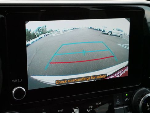 Certified 2024 Toyota Highlander XLE image 30