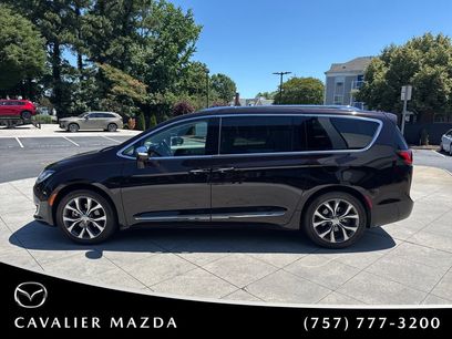 Used 2017 Chrysler Pacifica Limited w/ UConnect Theater Package