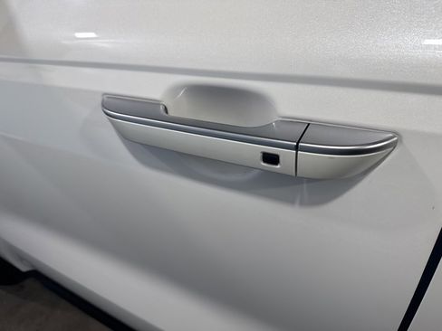 Used 2022 Kia Carnival LX image 13