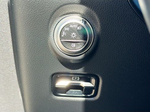Used 2025 Mercedes-Benz CLE 300 4MATIC Cabriolet image 36
