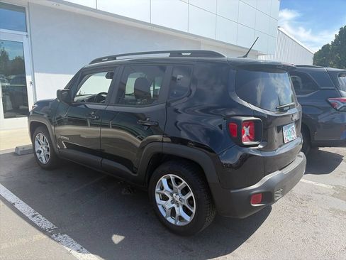 Used 2017 Jeep Renegade Latitude FWD image 3