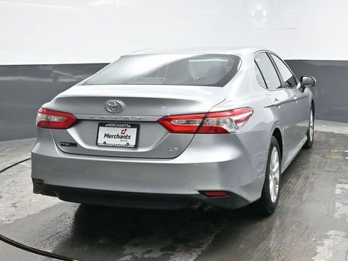 Used 2018 Toyota Camry LE image 6