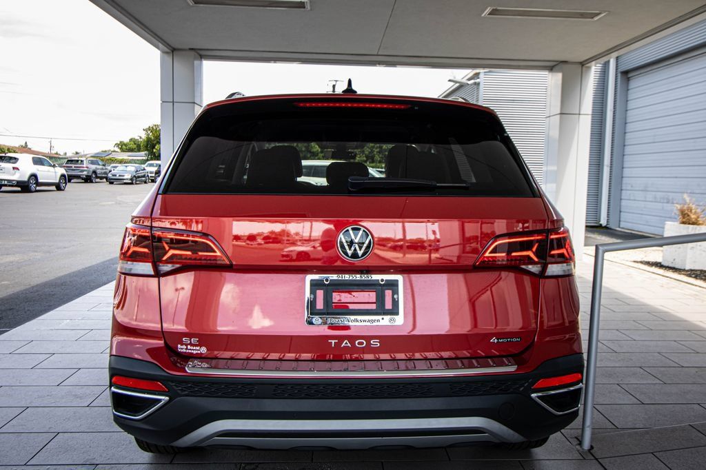 Certified 2024 Volkswagen Taos SE AWD/4WD image 16