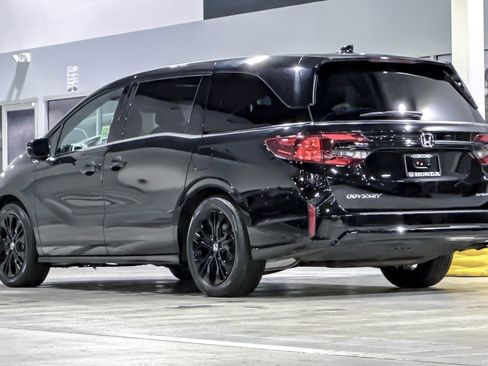 Used 2025 Honda Odyssey Sport-L image 3