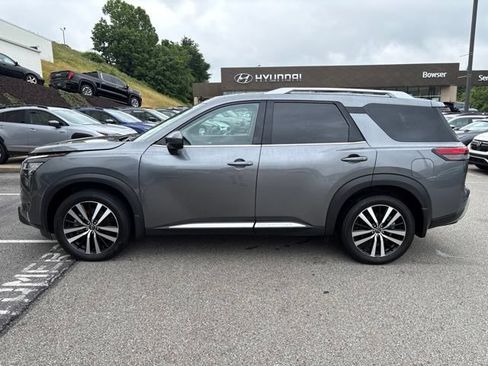 Certified 2024 Nissan Pathfinder Platinum w/ Black Appearance Package AWD/4WD image 2