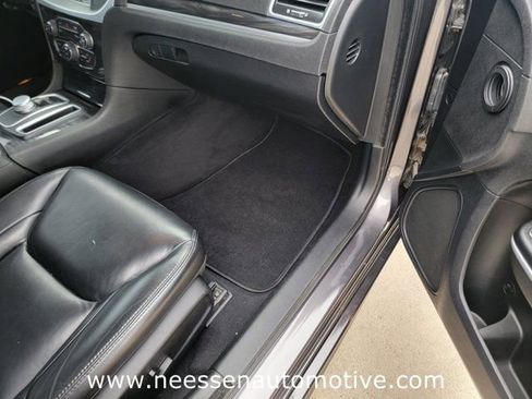 Used 2022 Chrysler 300 Touring L RWD image 9