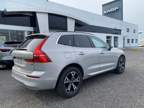 Used 2022 Volvo XC60 B5 Momentum w/ Climate Package image 5