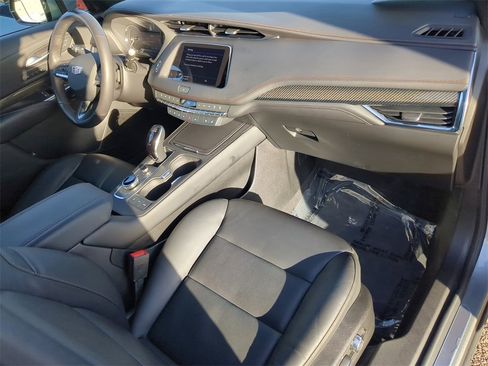 Used 2023 Cadillac XT4 Sport image 11
