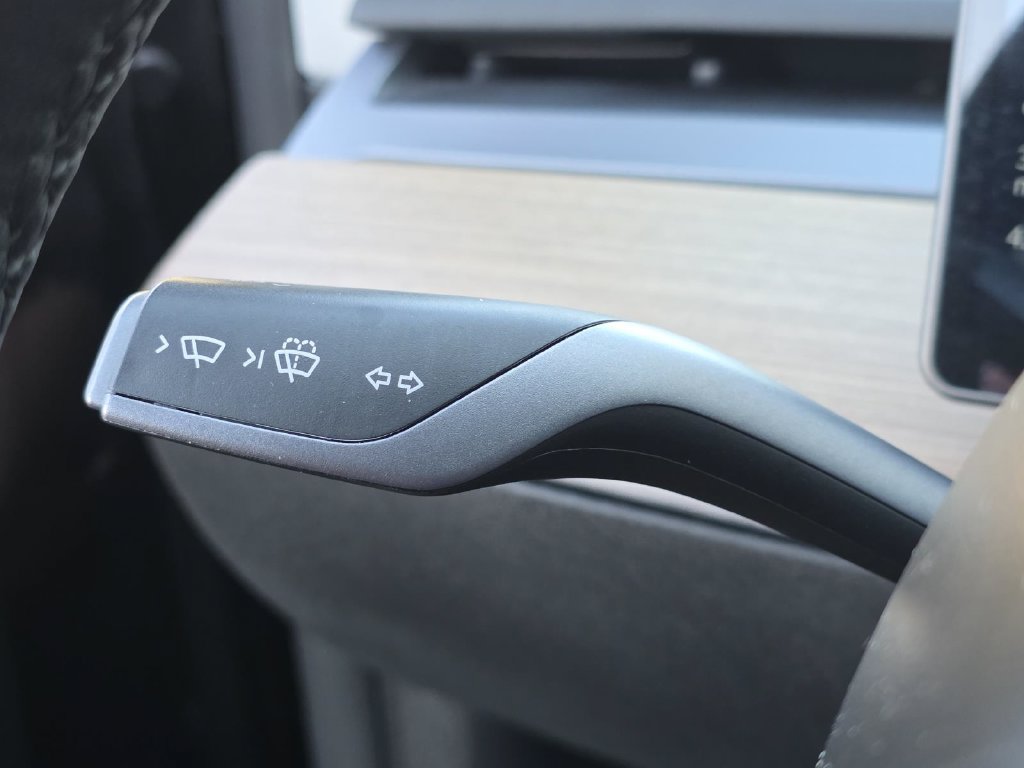 Used 2022 Tesla Model Y Performance AWD/4WD image 27
