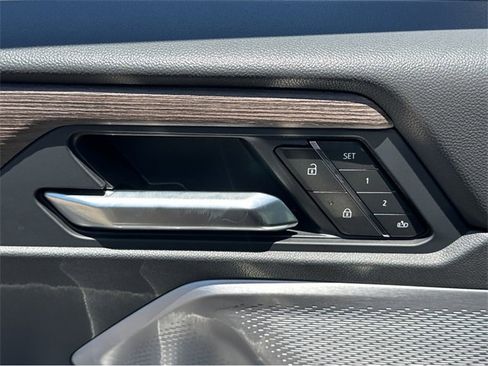 New 2025 GMC Acadia Denali w/ Super Cruise Package image 29