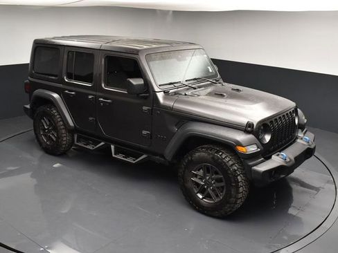 Used 2024 Jeep Wrangler Sport S image 40