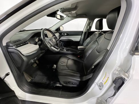 Used 2022 Jeep Compass Limited image 19