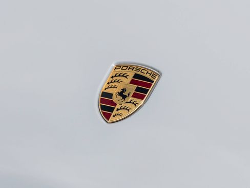 Certified 2025 Porsche Macan AWD/4WD image 17
