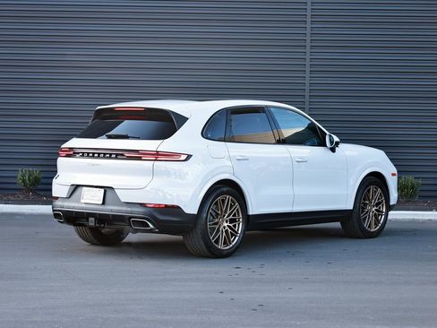 Certified 2025 Porsche Cayenne w/ Premium Package Plus image 7