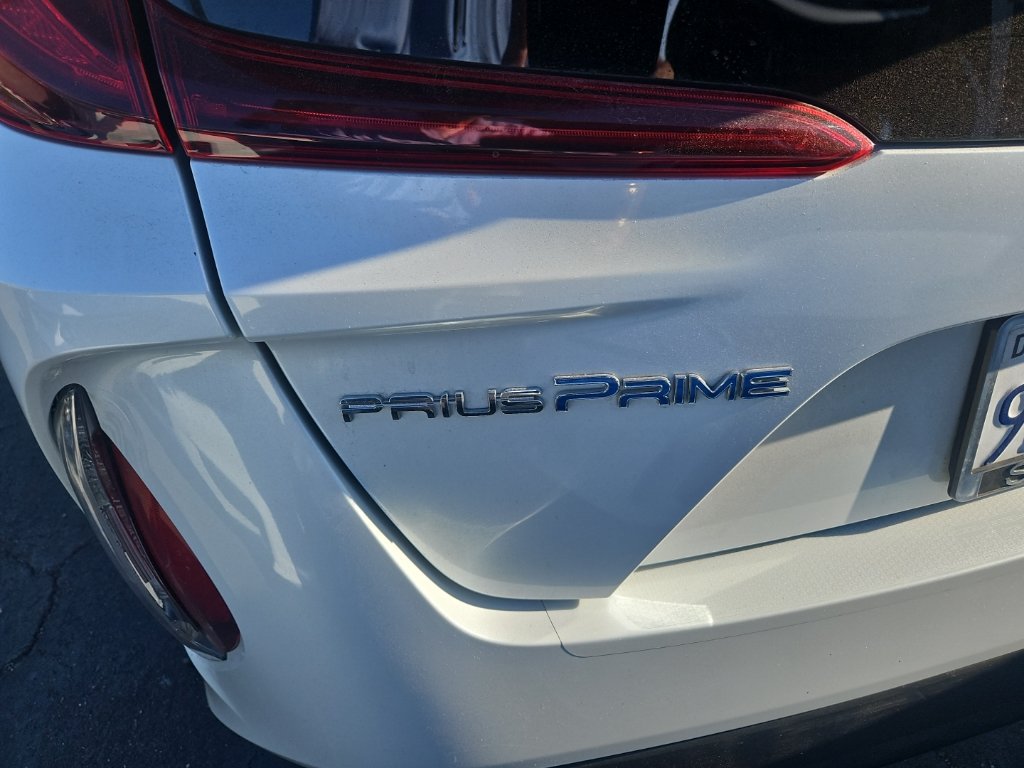 Used 2022 Toyota Prius Prime XLE FWD image 6