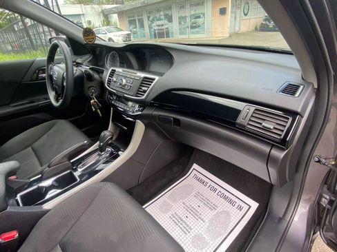 Used 2017 Honda Accord LX image 13