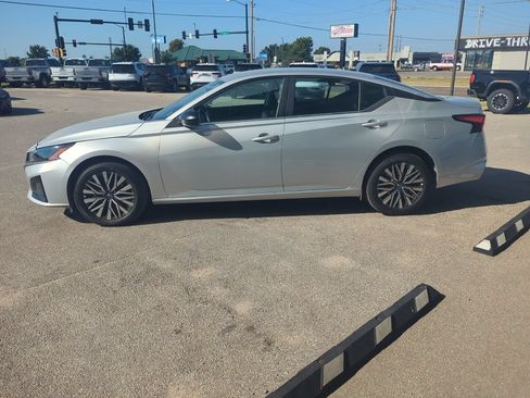 Used 2026 Nissan Altima 2.5 SV AWD/4WD image 3