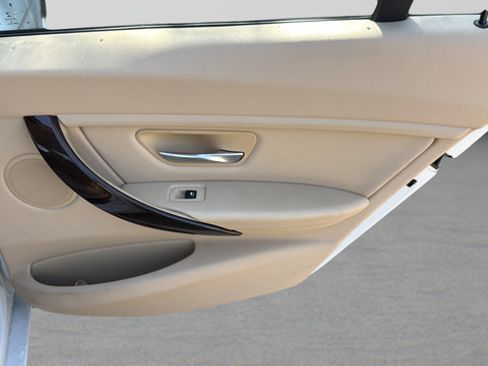 Used 2015 BMW 320i Sedan RWD image 23