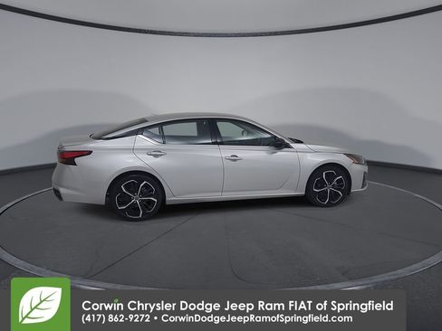 Used 2024 Nissan Altima 2.5 SR image 16