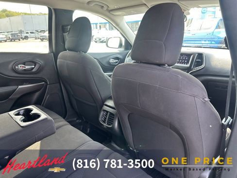 Used 2019 Jeep Cherokee Latitude w/ Popular Appearance Group image 43