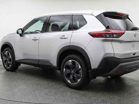 Used 2025 Nissan Rogue SV AWD/4WD image 6