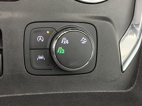 Used 2023 Chevrolet Traverse LT image 30