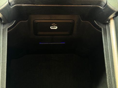 Used 2025 Mercedes-Benz GLC 350e 4MATIC image 36