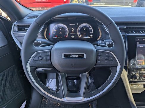 Used 2025 Jeep Grand Cherokee Laredo X w/ Trailer Tow Package image 27