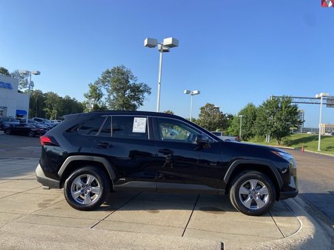 Used 2023 Toyota RAV4 LE AWD/4WD image 14