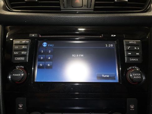 Used 2017 Nissan Rogue SV w/ SV Premium Package image 12